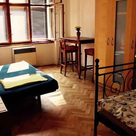 Apartment Sunny With Balcony Near Castle With Castle View